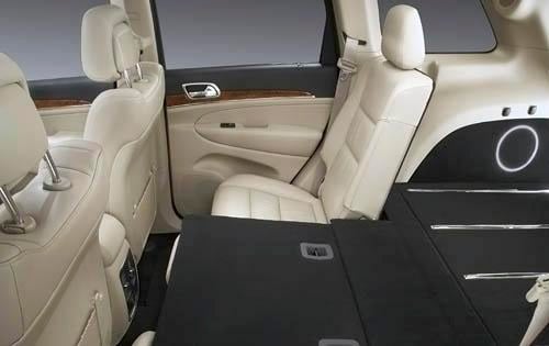 2011 Jeep Grand Cherokee interior CARGO