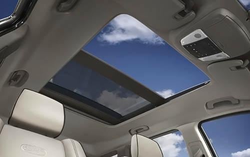 2012 Jeep Grand Cherokee interior DETAIL