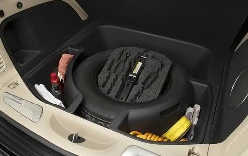 2012 Jeep Grand Cherokee interior DETAIL