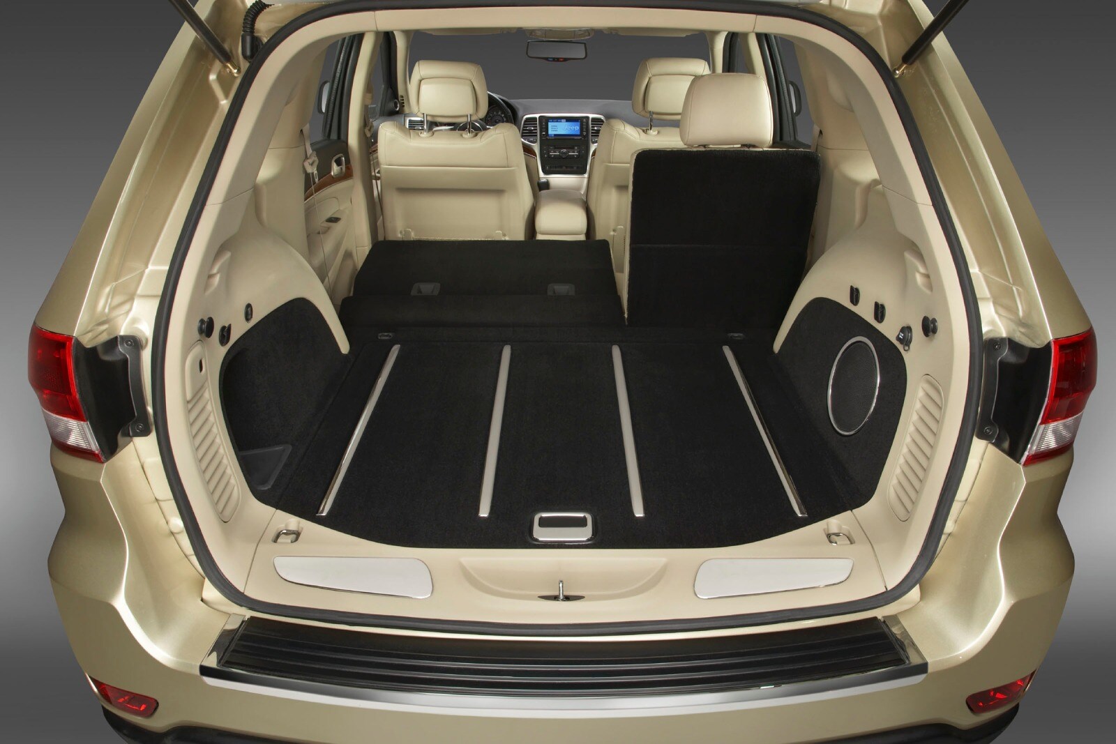 2013 Jeep Grand Cherokee interior CARGO
