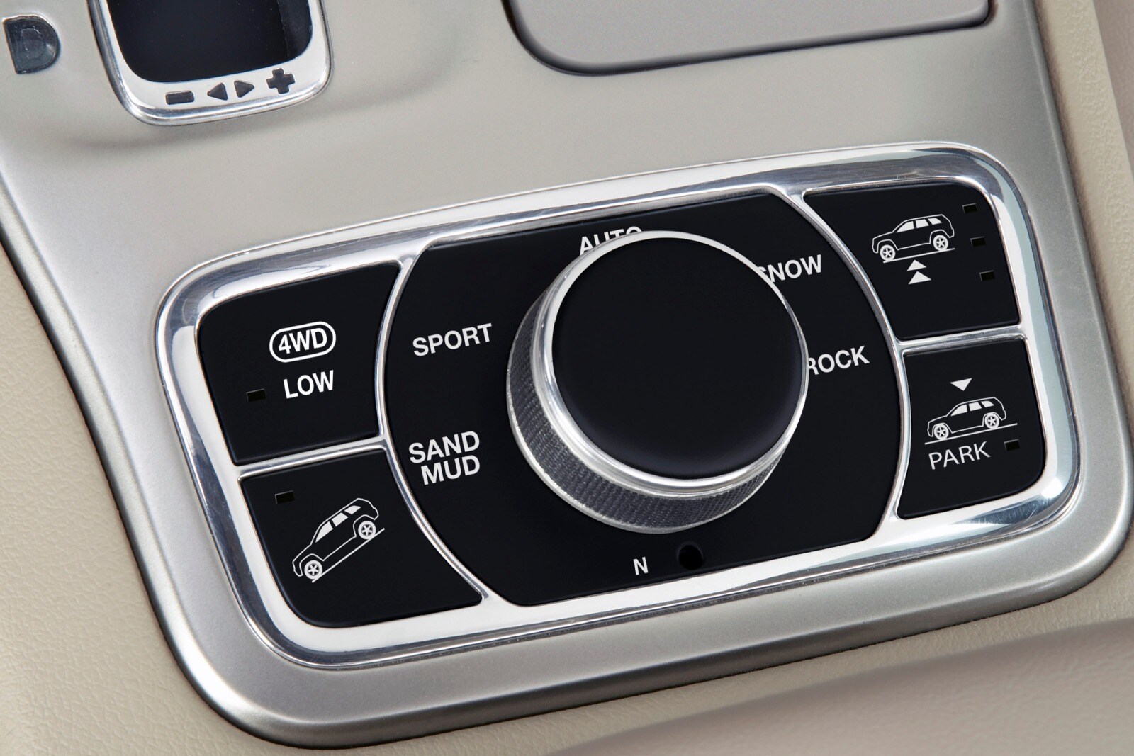 2013 Jeep Grand Cherokee interior DETAIL