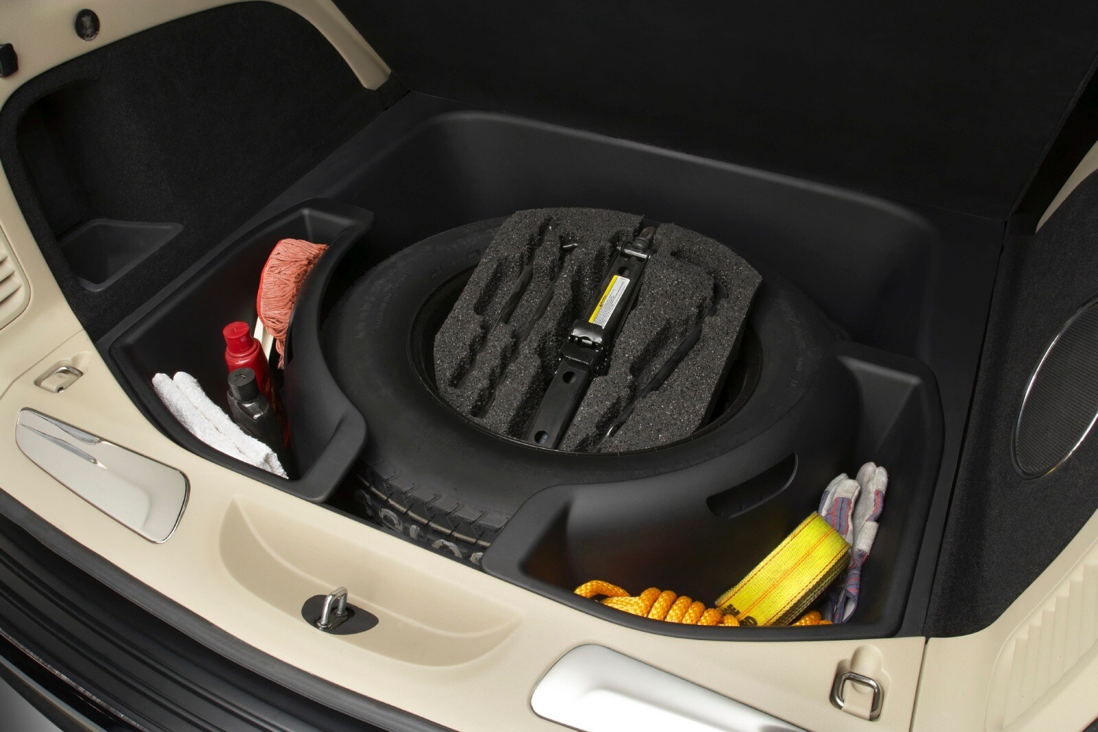 2013 Jeep Grand Cherokee interior DETAIL
