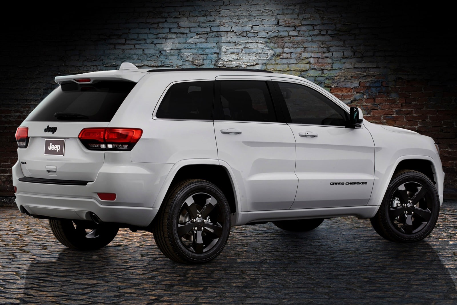 2015 Jeep Grand Cherokee Altitude 4dr SUV Exterior Shown