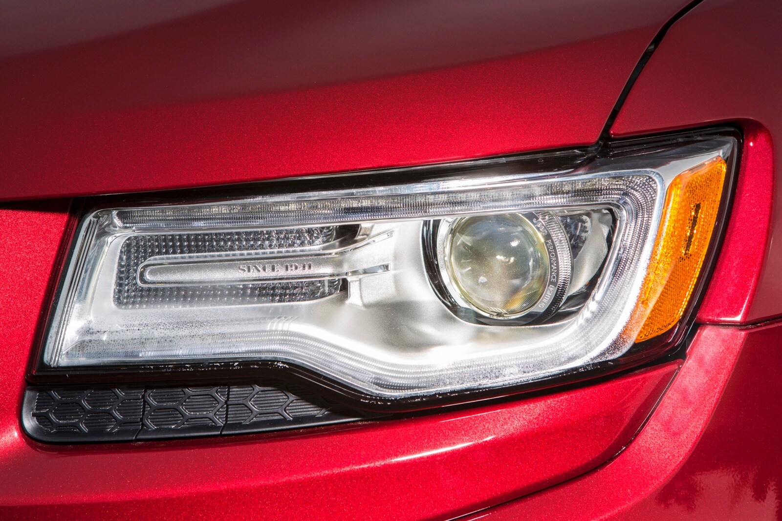 2016 Jeep Grand Cherokee exterior EDETAIL