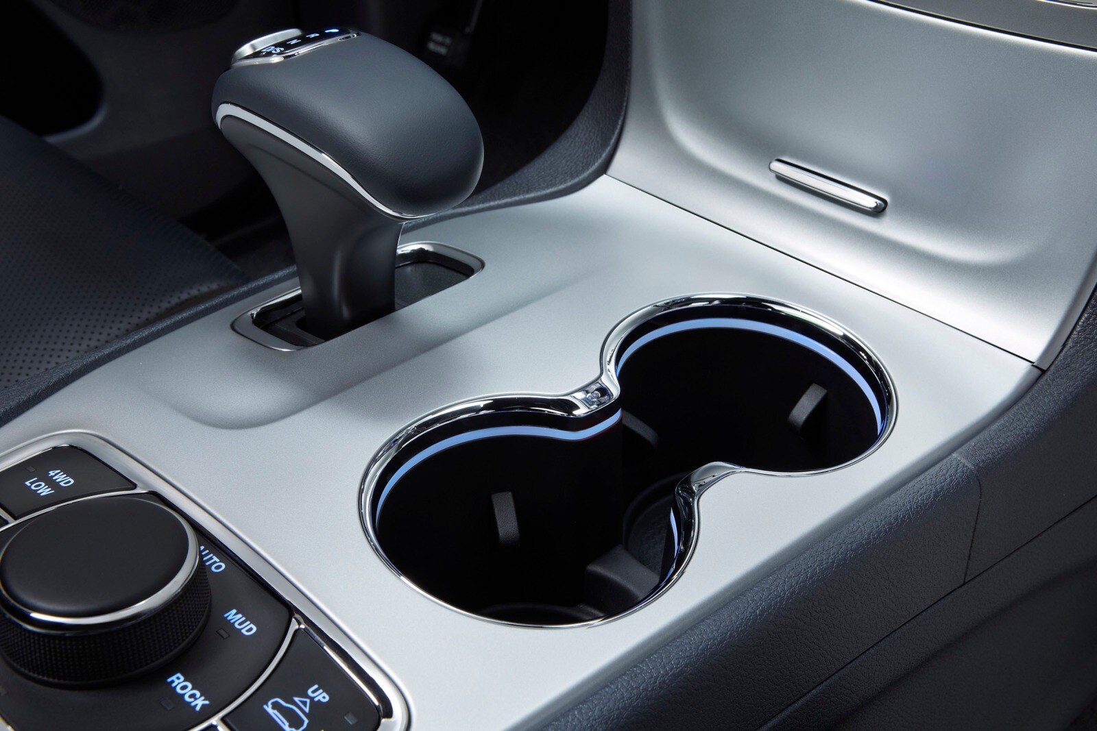 2017 Jeep Grand Cherokee interior CUP