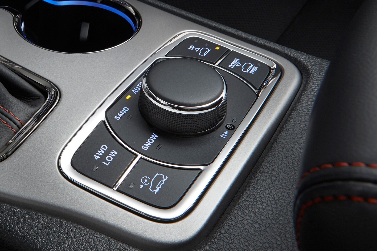 2017 Jeep Grand Cherokee interior AUXCTRL