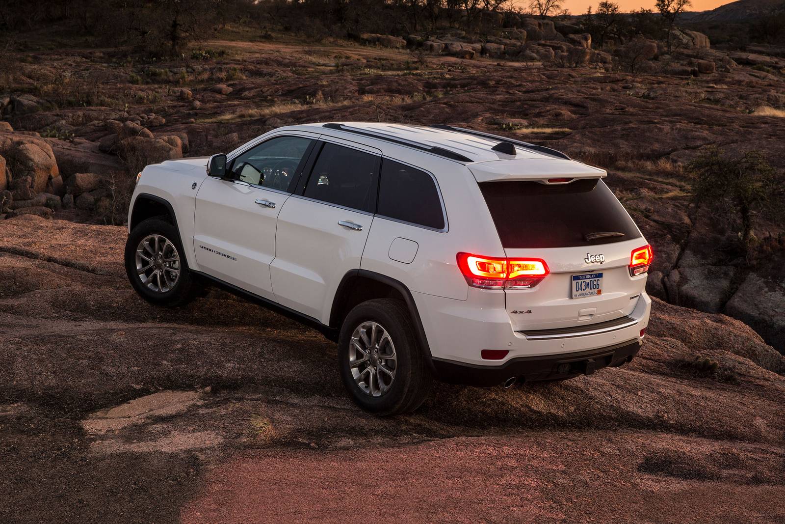 2018 Jeep Grand Cherokee — OEM photo 5