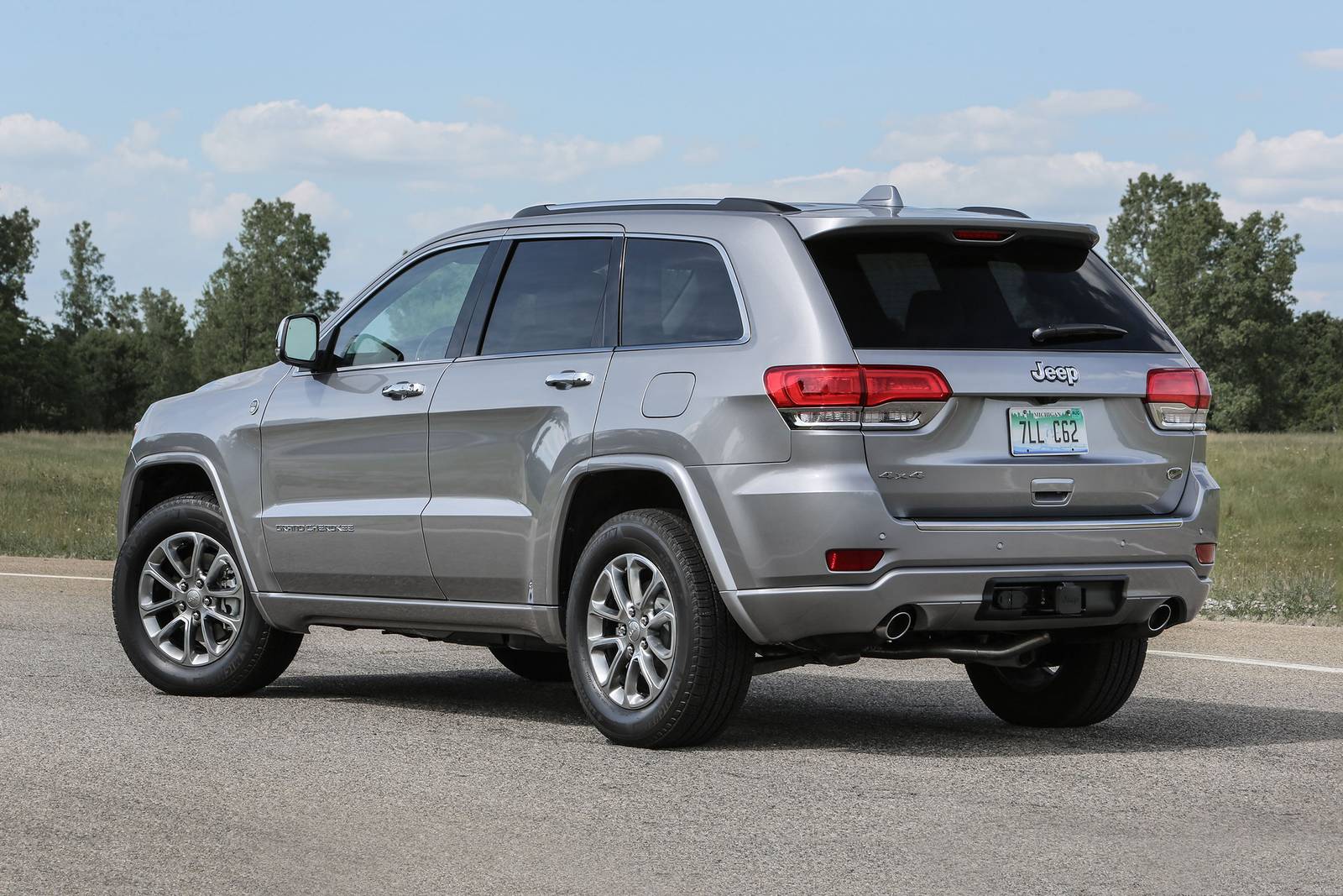 2018 Jeep Grand Cherokee — OEM photo 4