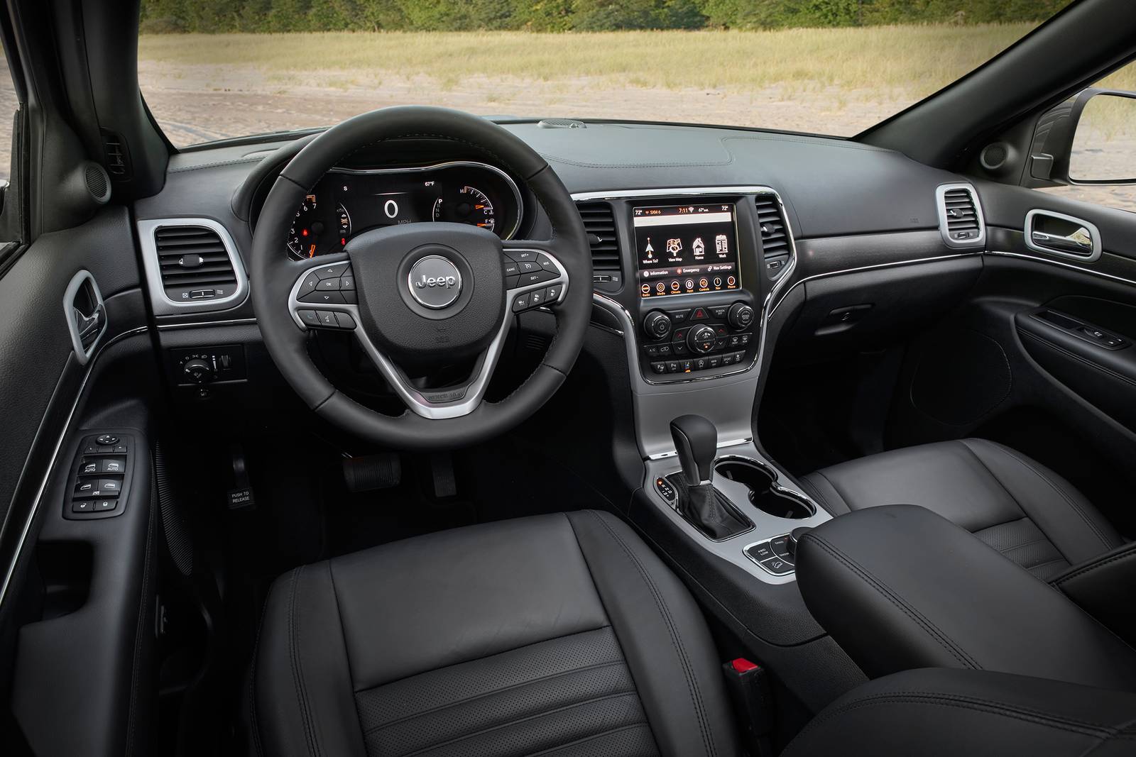2018 Jeep Grand Cherokee interior D