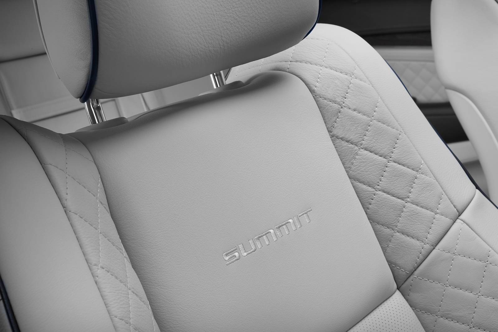 2019 Jeep Grand Cherokee interior DETAIL