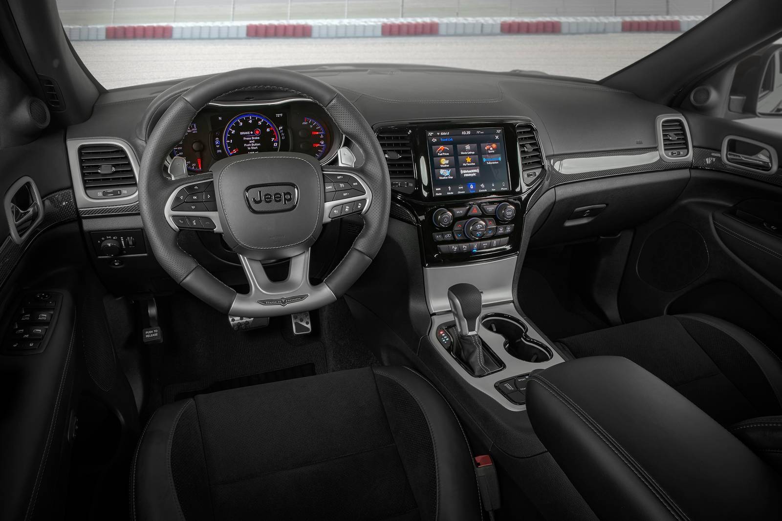 2019 Jeep Grand Cherokee interior D
