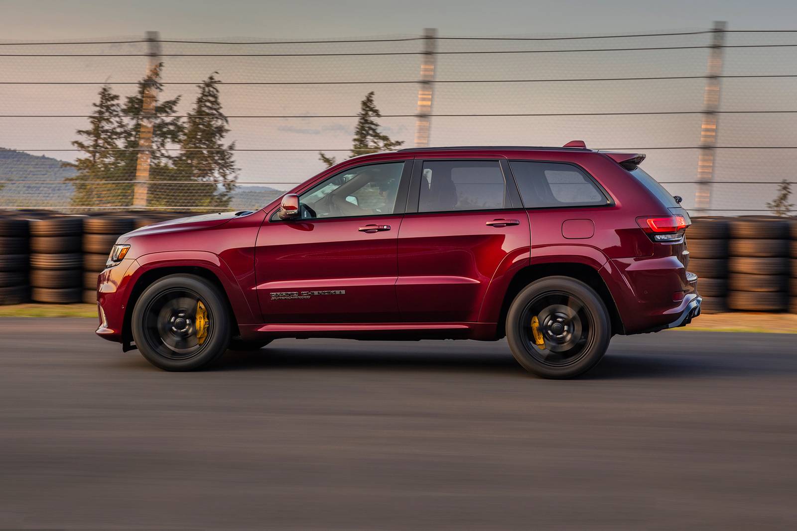 2021 Jeep Grand Cherokee — OEM photo 3