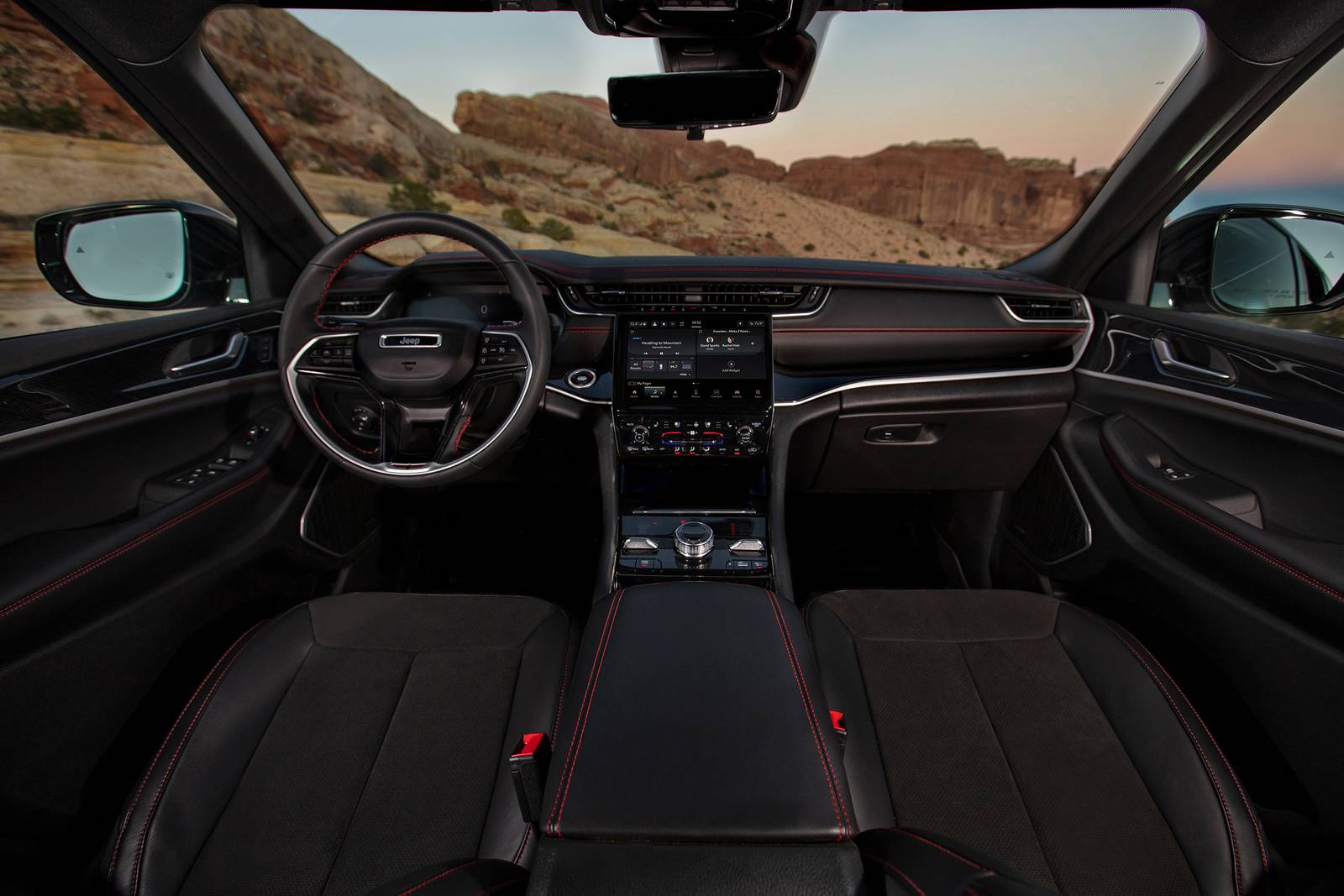 2022 Jeep Grand Cherokee interior D