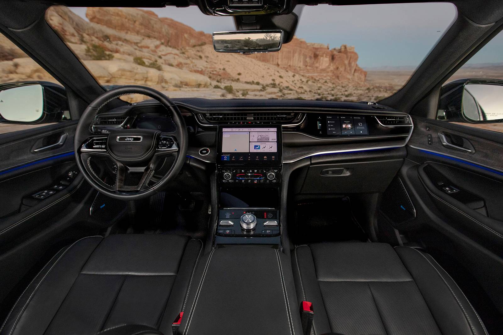 2022 Jeep Grand Cherokee interior D