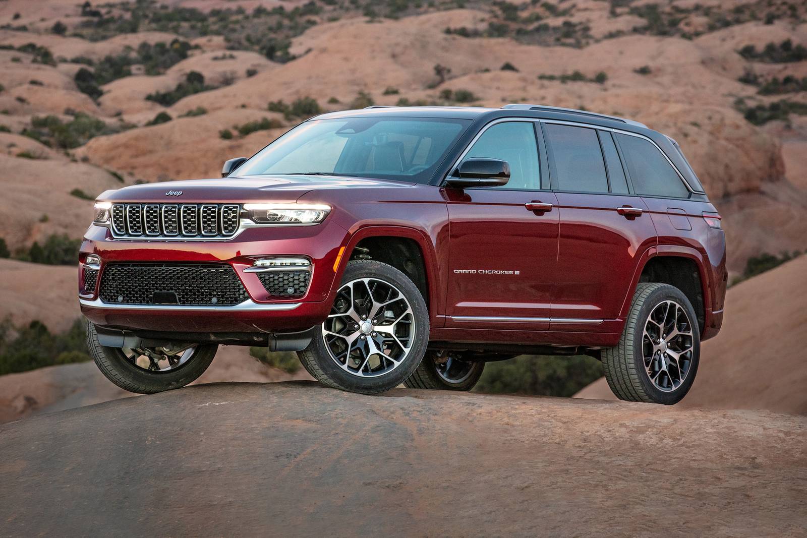 Jeep Grand Cherokee Summit Reserve 4dr SUV Exterior Shown