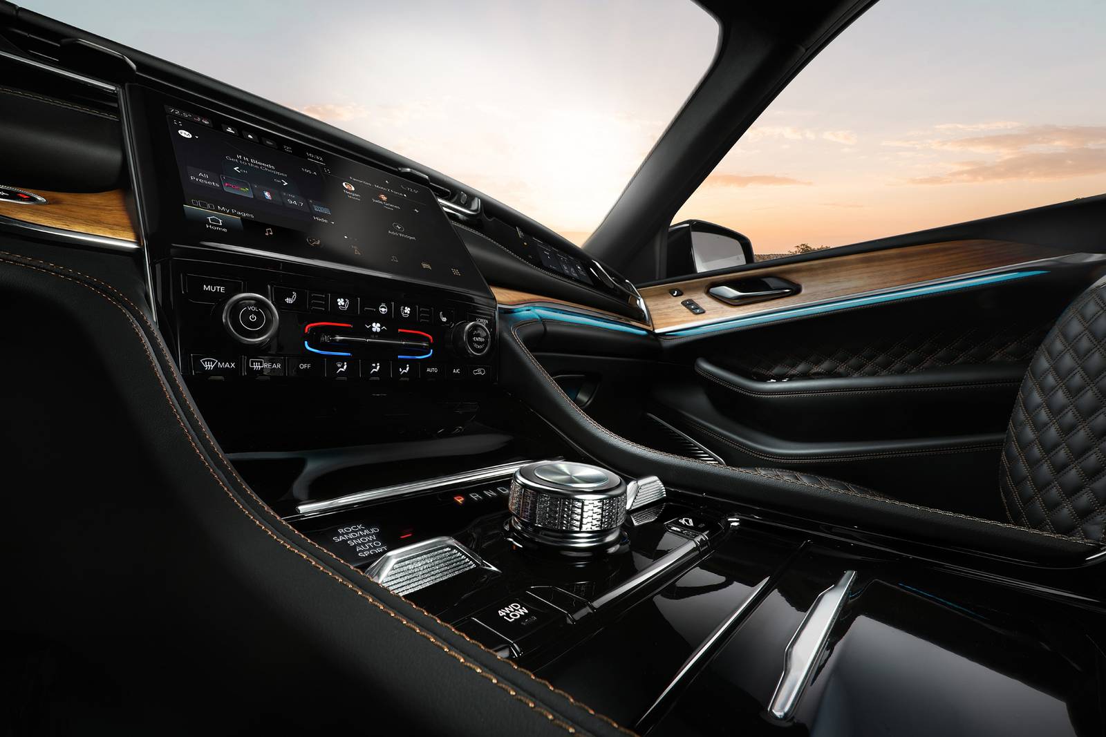 2025 Jeep Grand Cherokee interior DETAIL