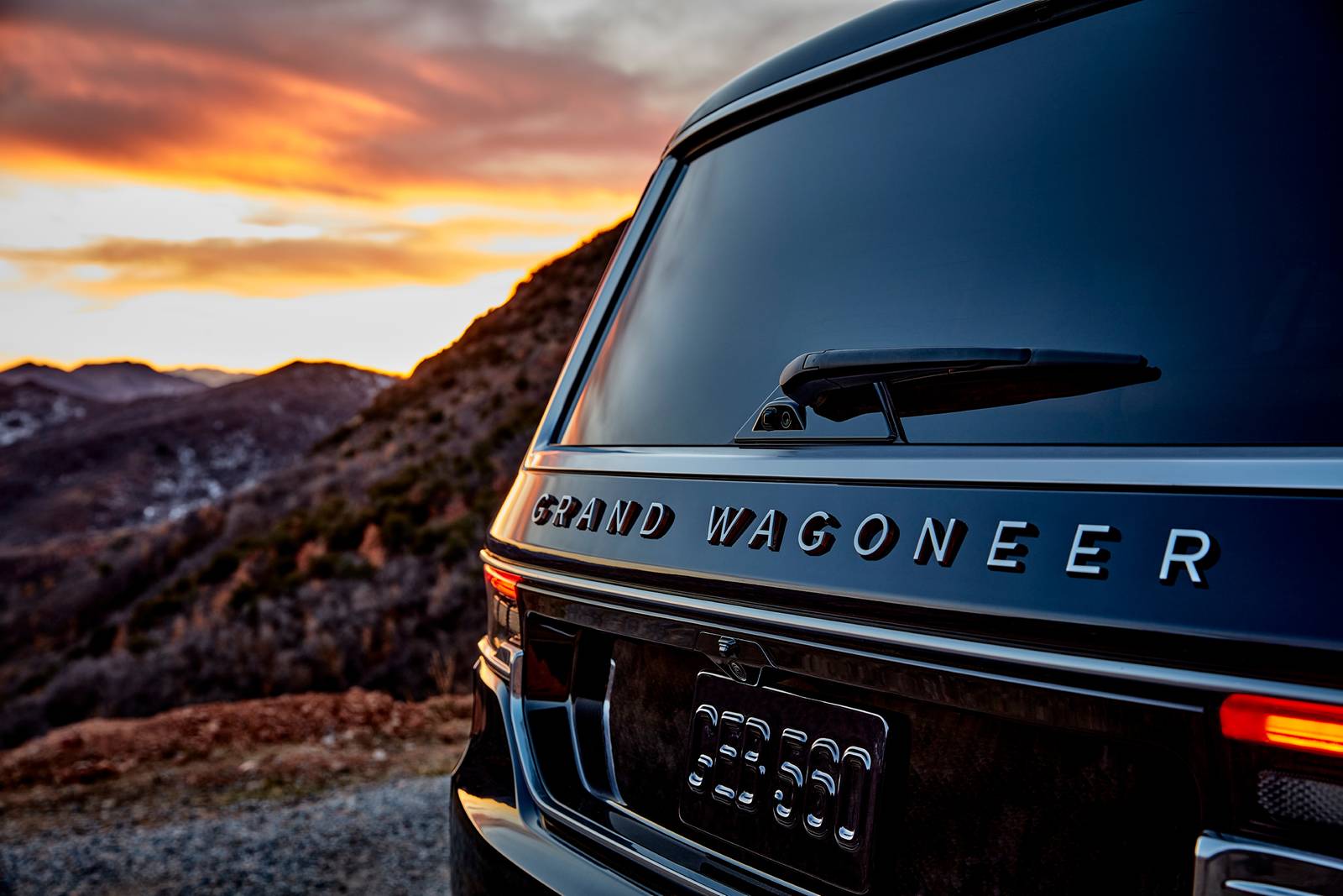 2022 Jeep Grand Wagoneer — OEM photo 3