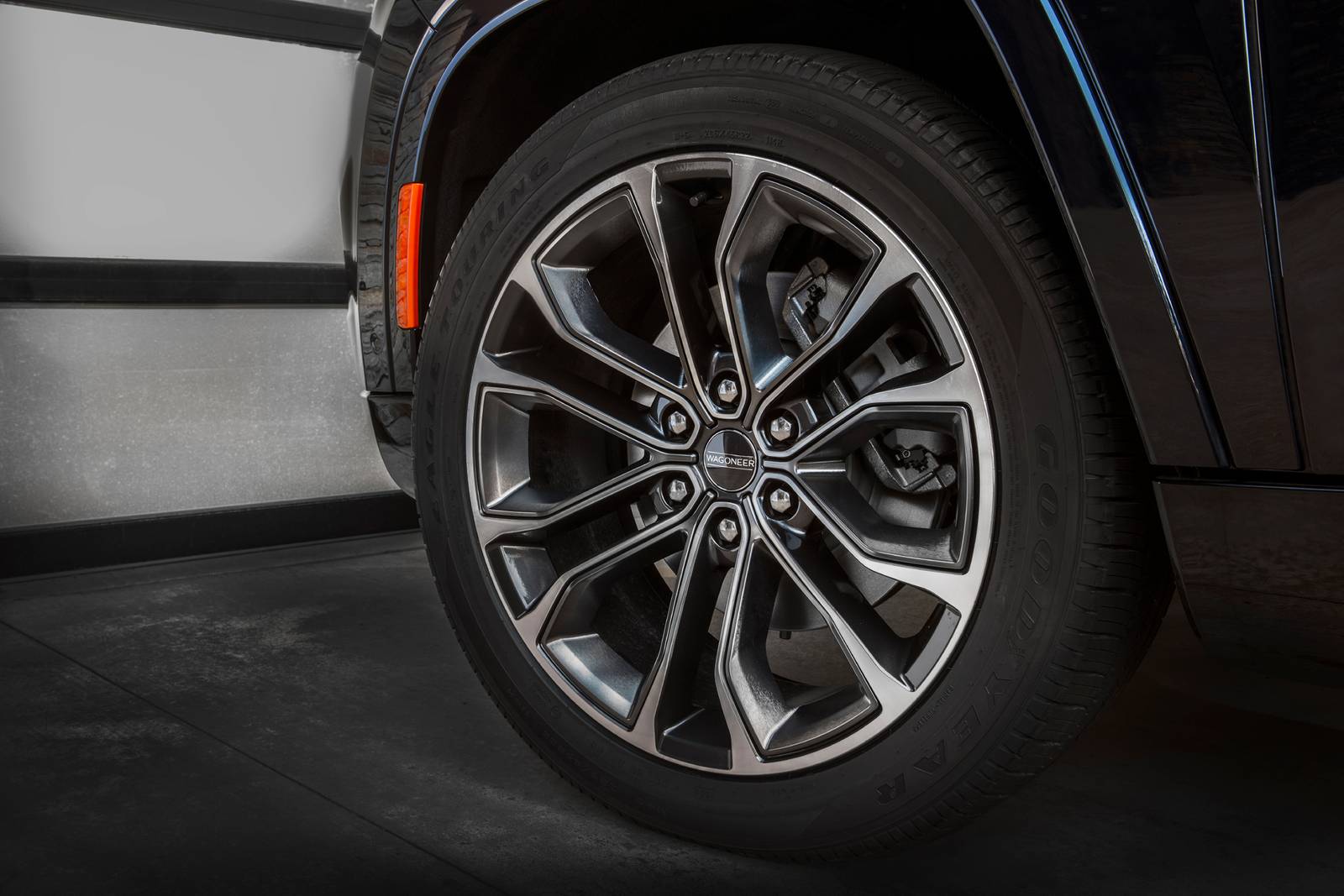 2022 Jeep Grand Wagoneer — OEM photo 5