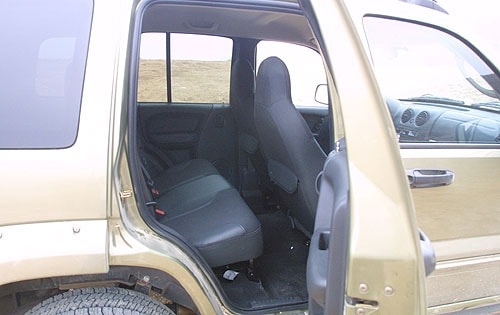 2004 Jeep Liberty interior RI