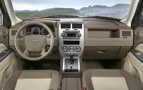 2007 Jeep Patriot interior D