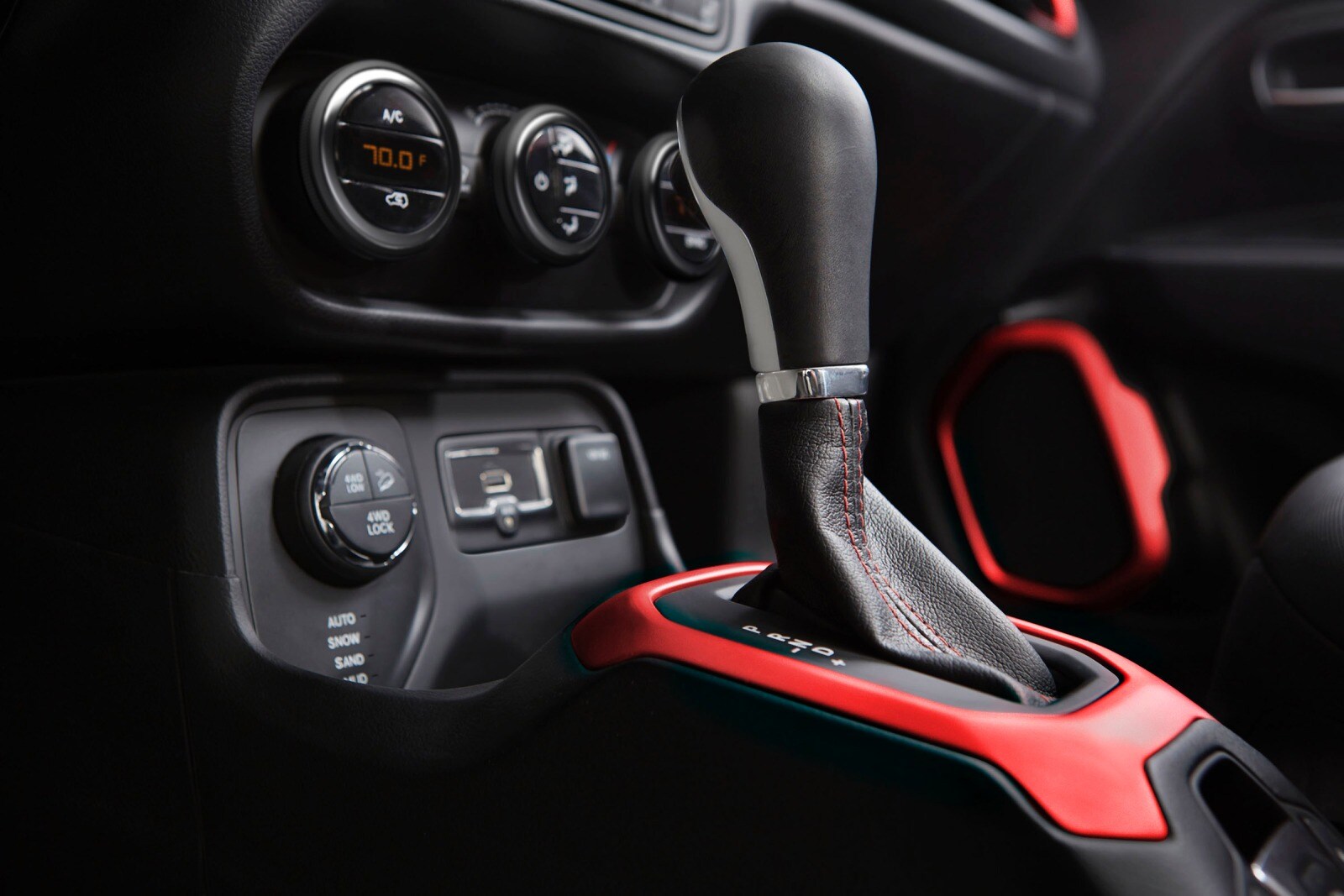 2015 Jeep Renegade interior SHF