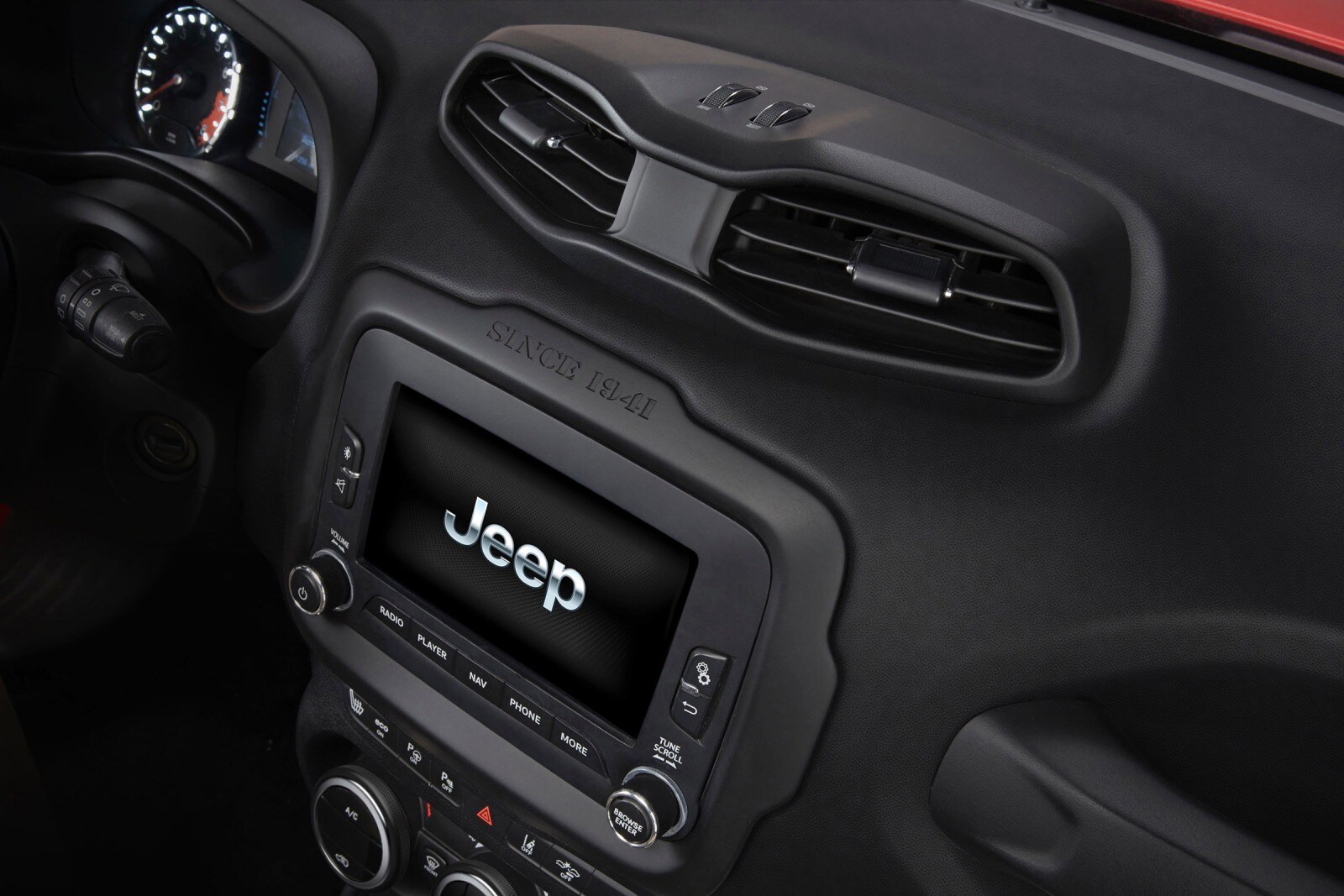 2017 Jeep Renegade interior CC