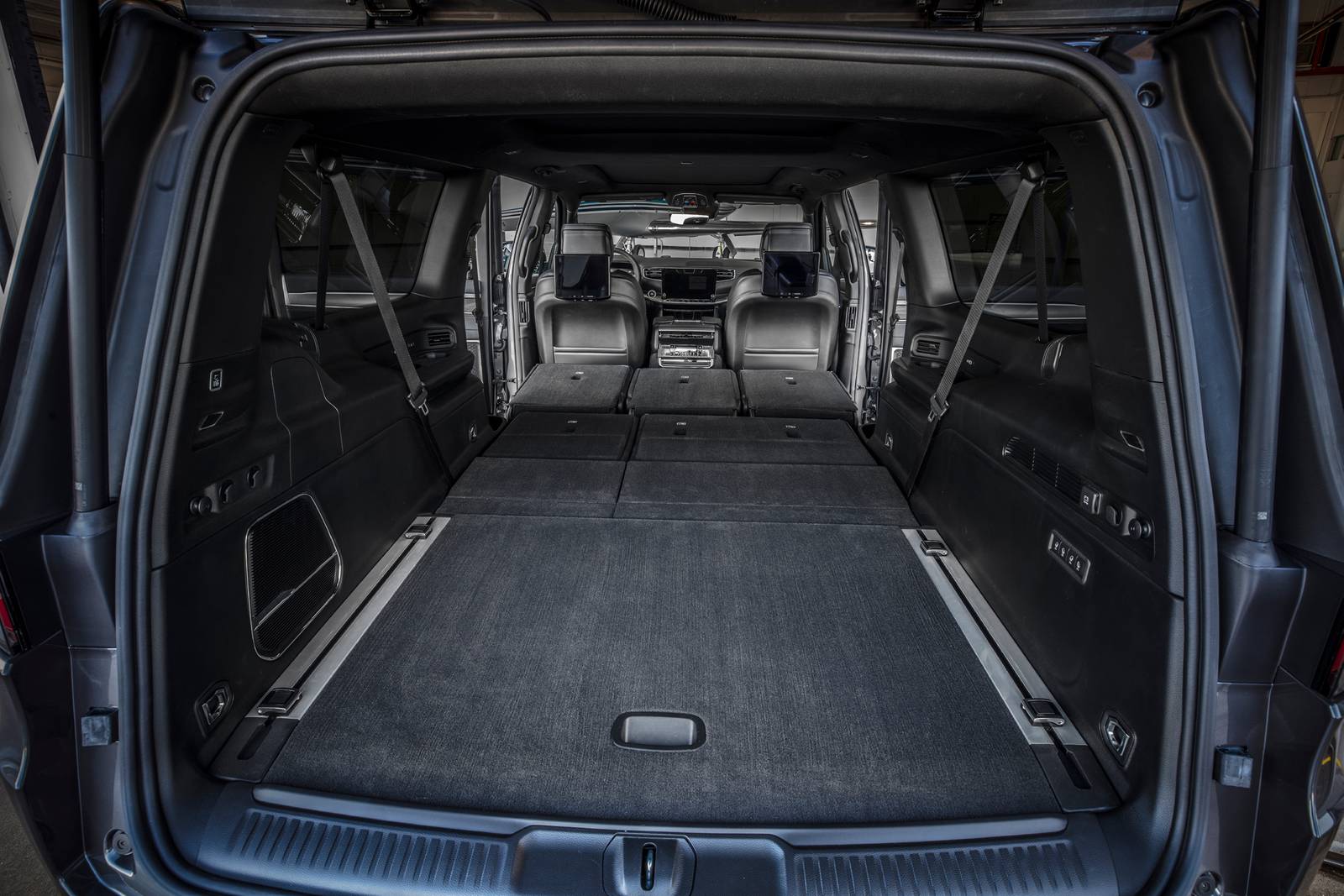 2023 Jeep Wagoneer interior RSD