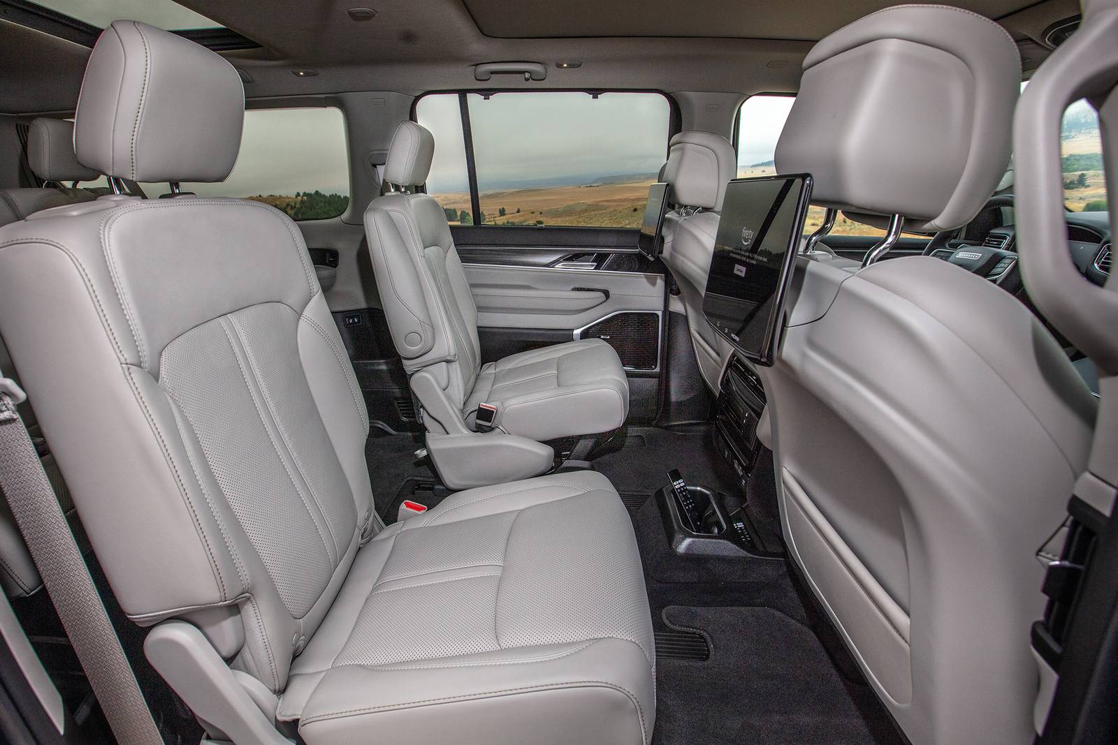 2023 Jeep Wagoneer interior I