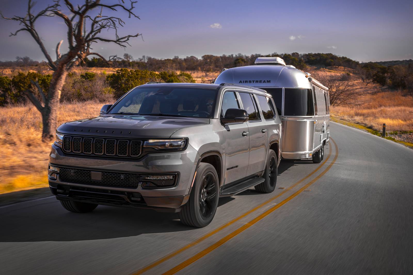 2025 Jeep Wagoneer exterior LIFE1