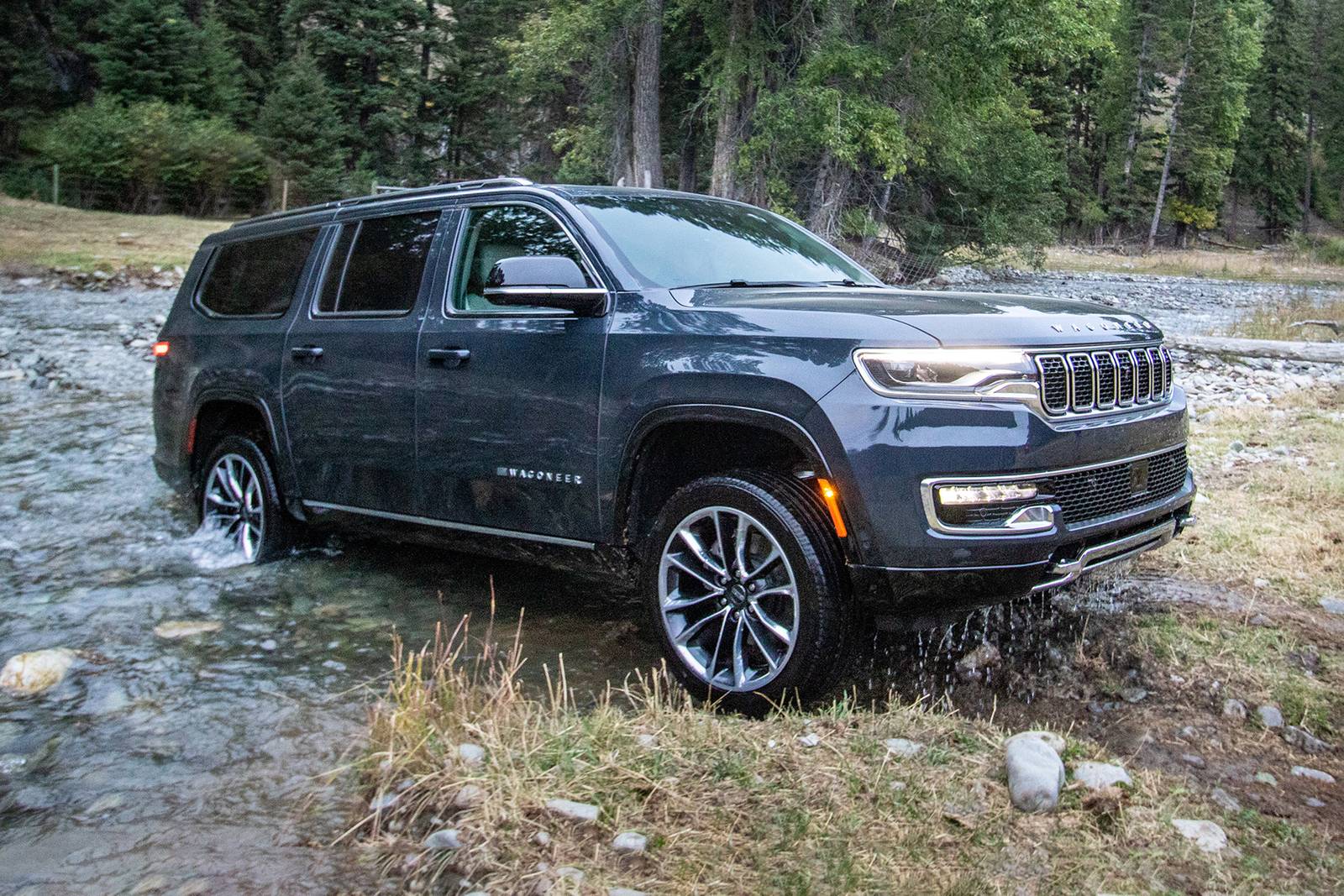 2025 Jeep Wagoneer exterior LIFE1