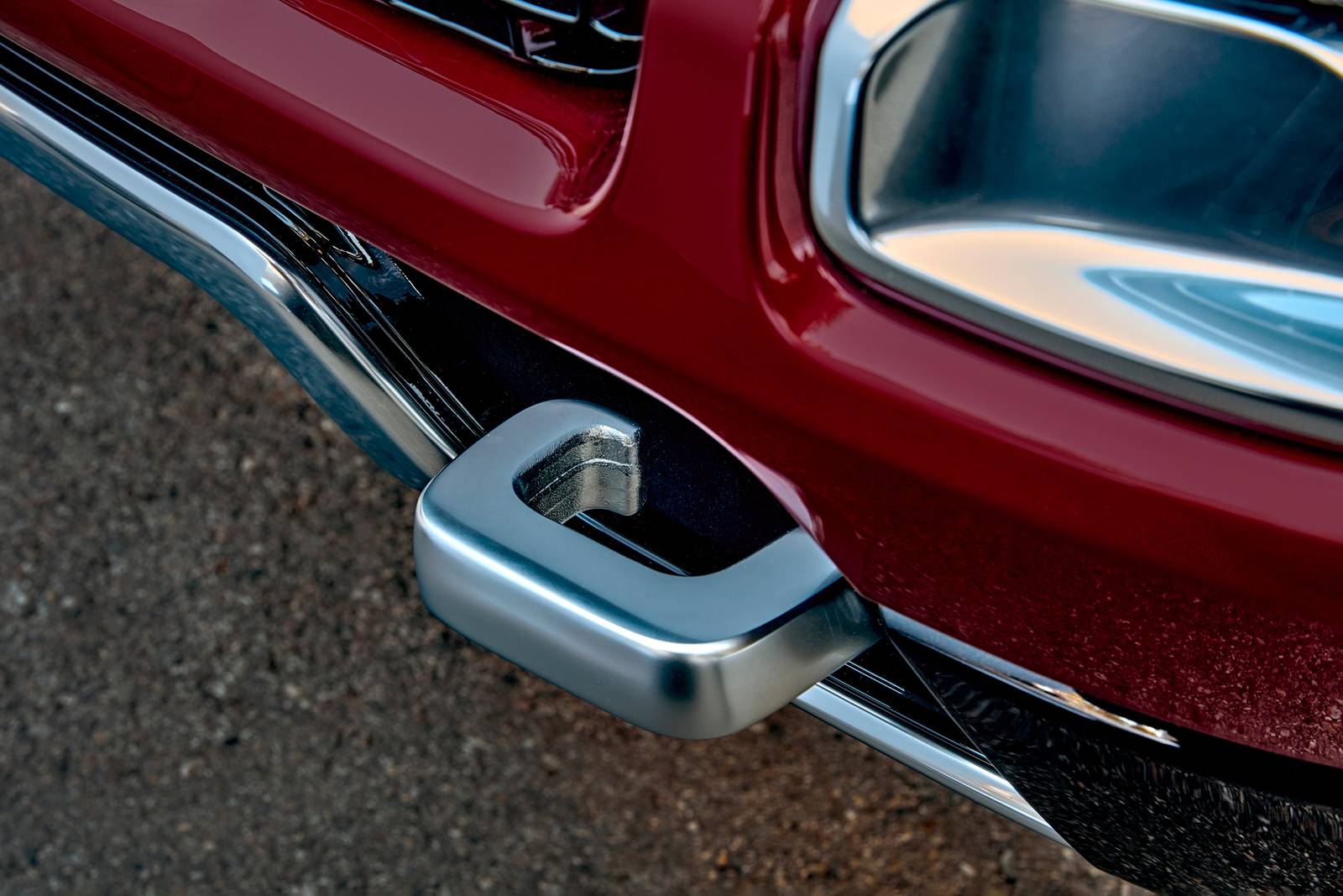 2022 Jeep Wagoneer front safety EDETAIL