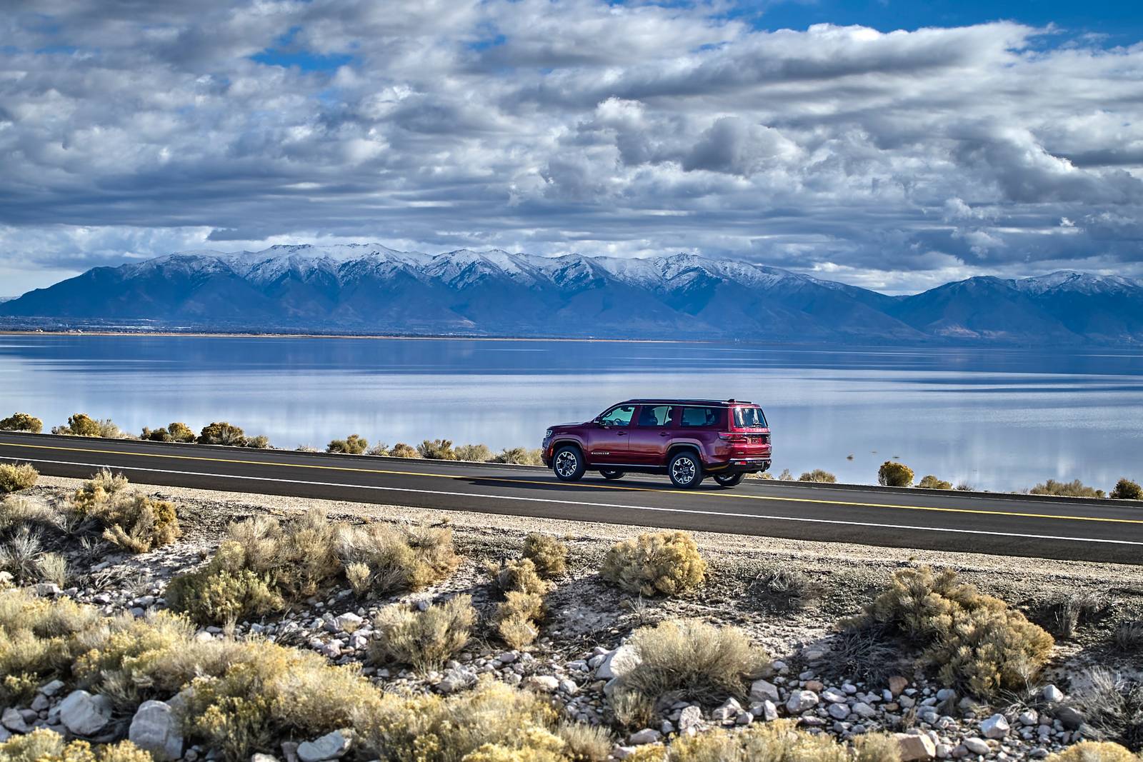2023 Jeep Wagoneer exterior LIFE1