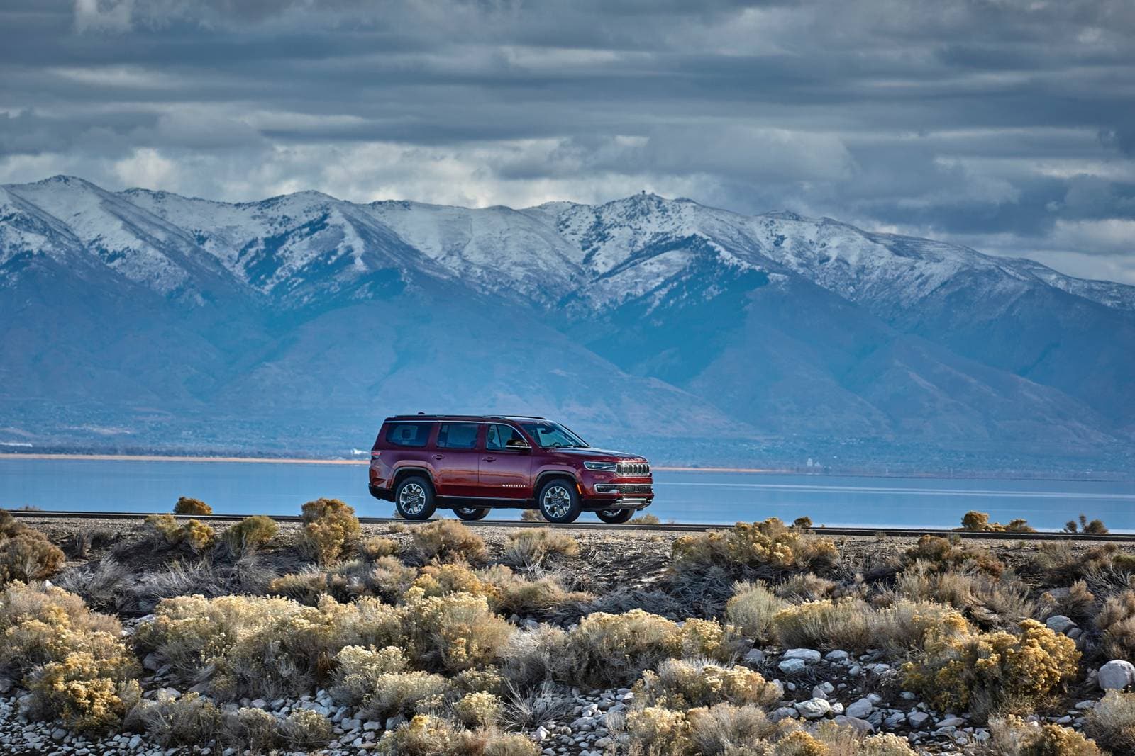 2025 Jeep Wagoneer exterior LIFE1