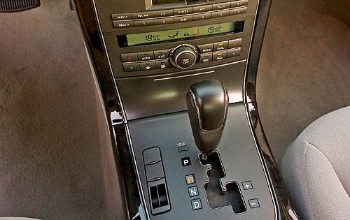 2007 Kia Amanti interior DETAIL