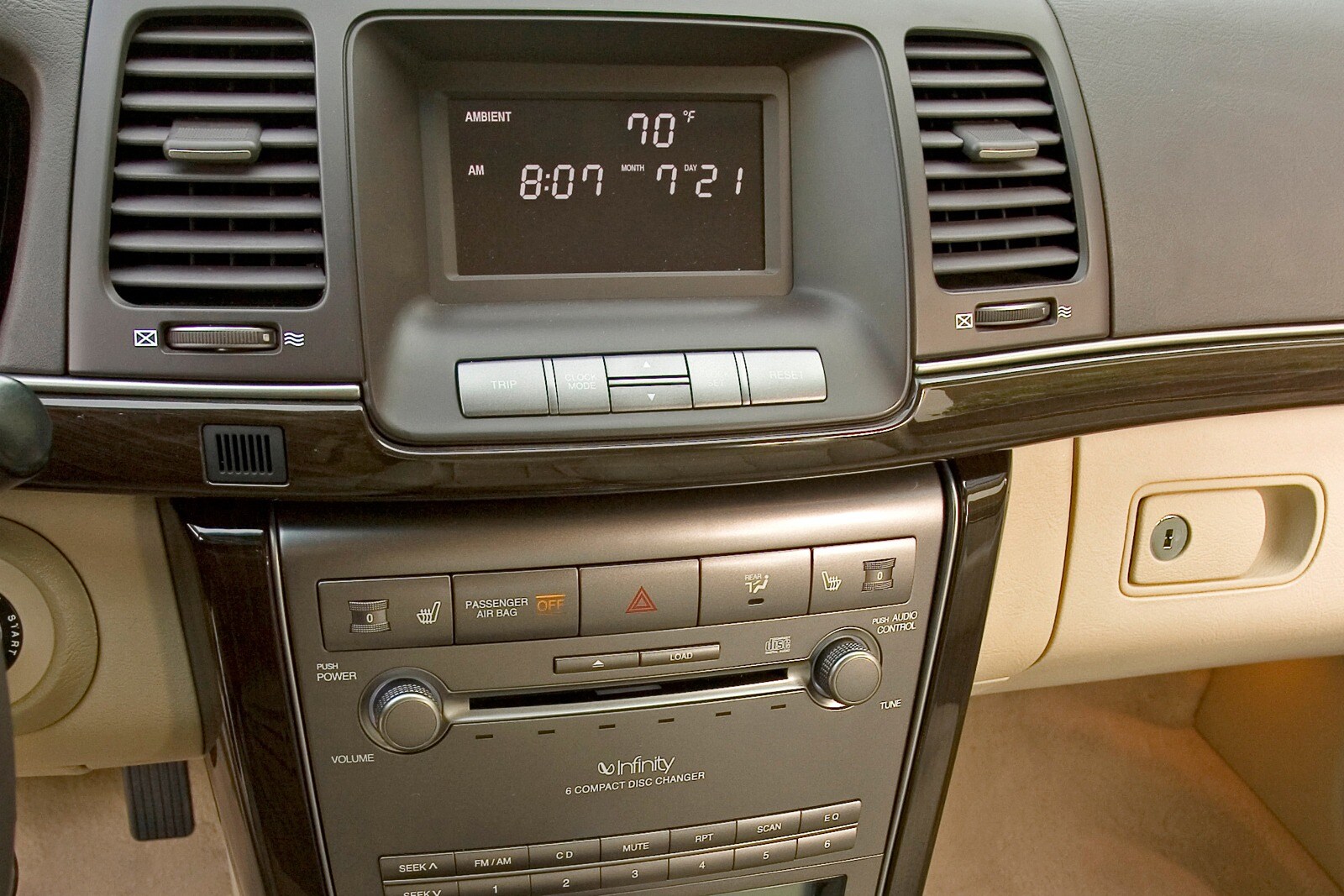 2008 Kia Amanti interior CC