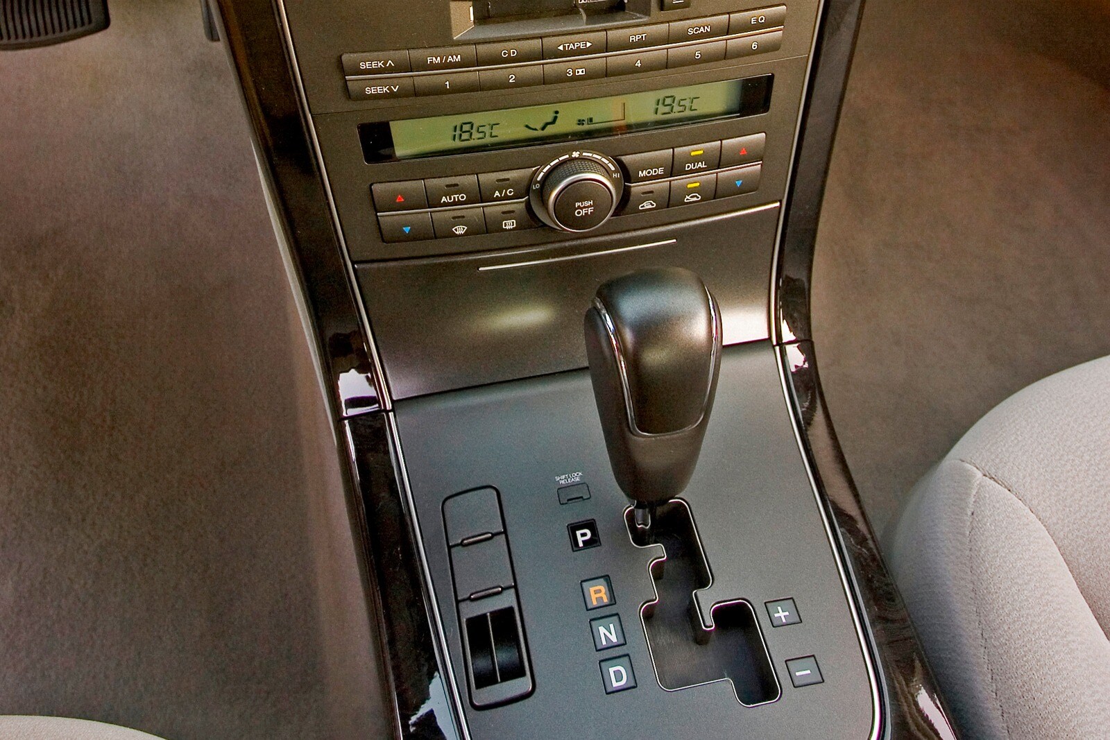 2008 Kia Amanti interior SHF