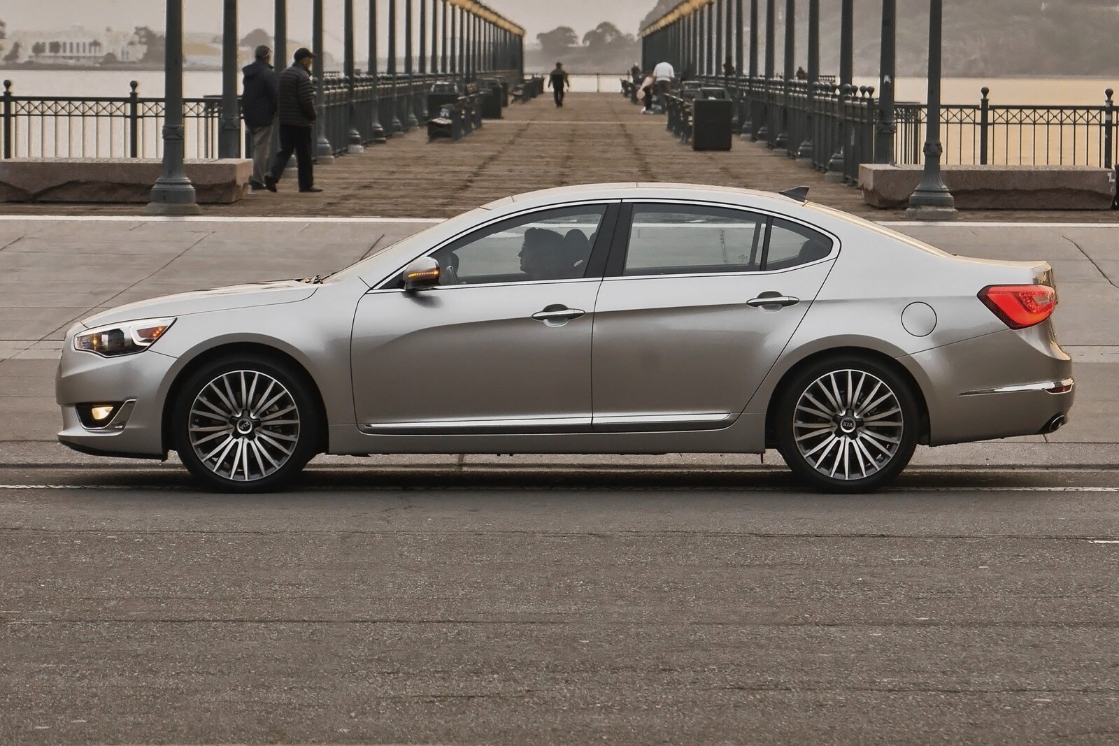 2014 Kia Cadenza exterior F