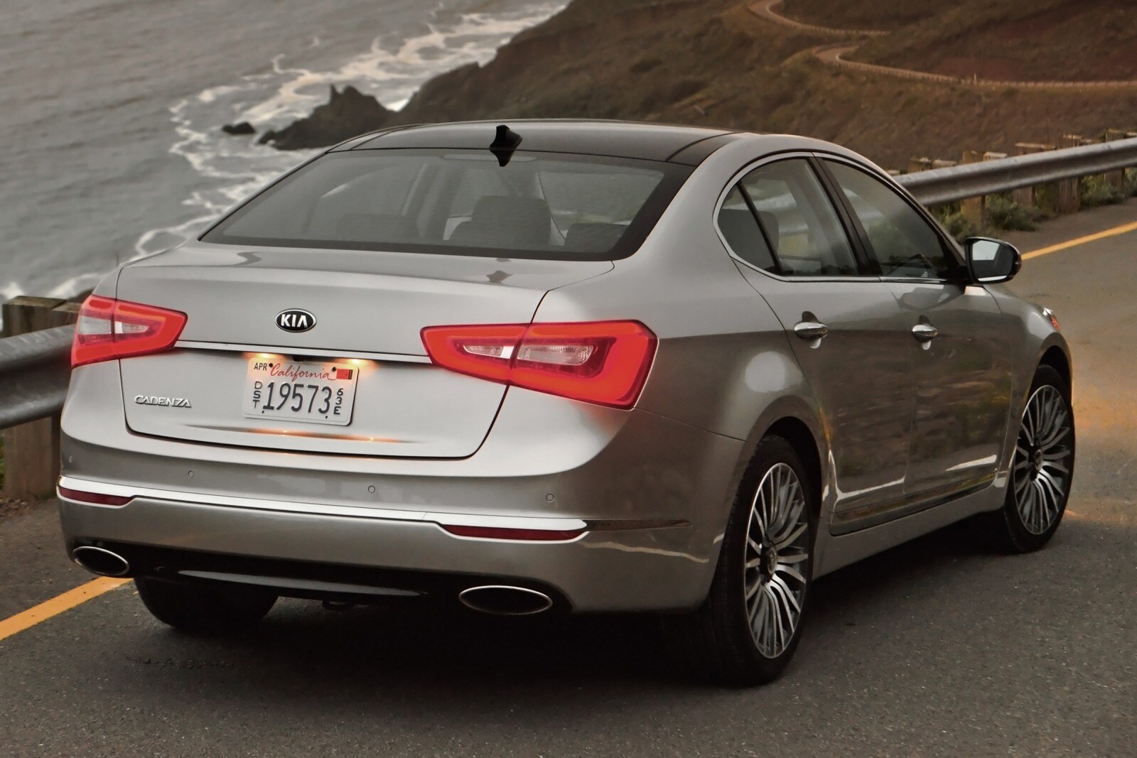 2014 Kia Cadenza Premium Sedan Exterior