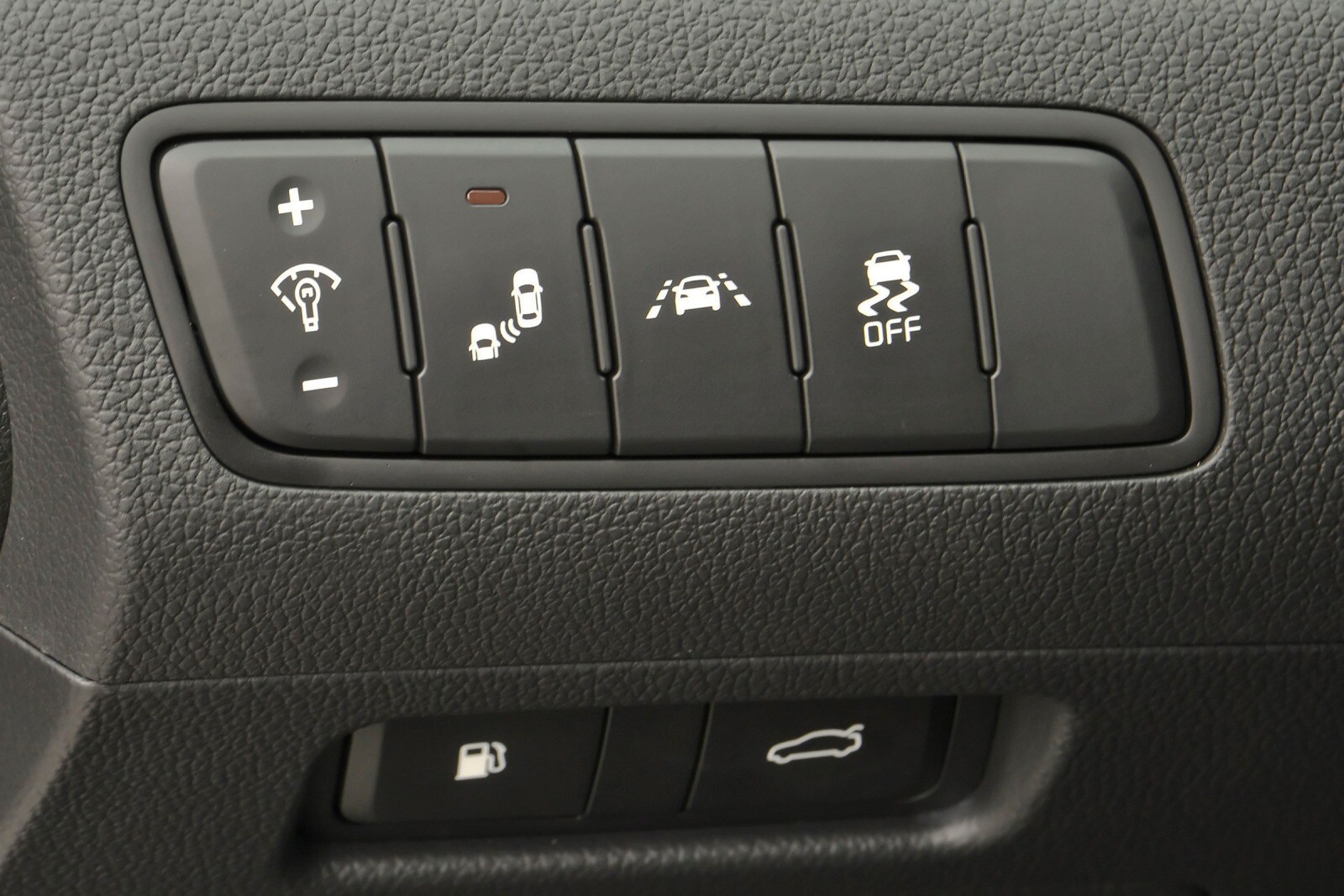 2014 Kia Cadenza interior DETAIL