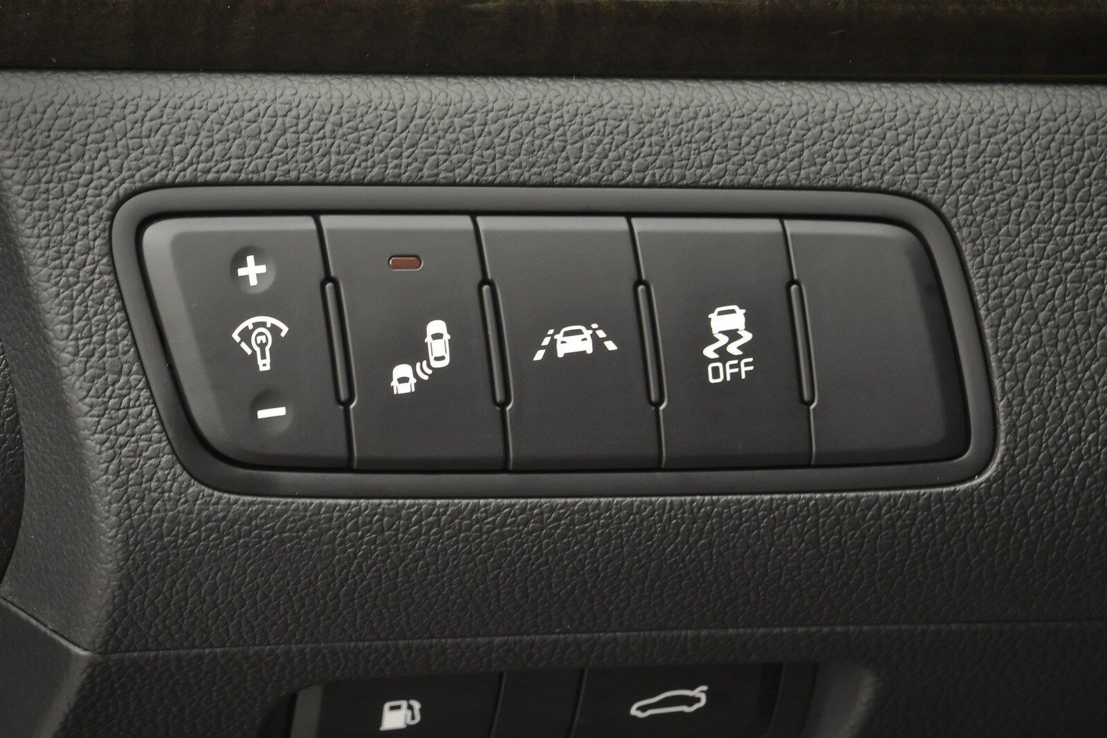 2015 Kia Cadenza interior AUXCTRL