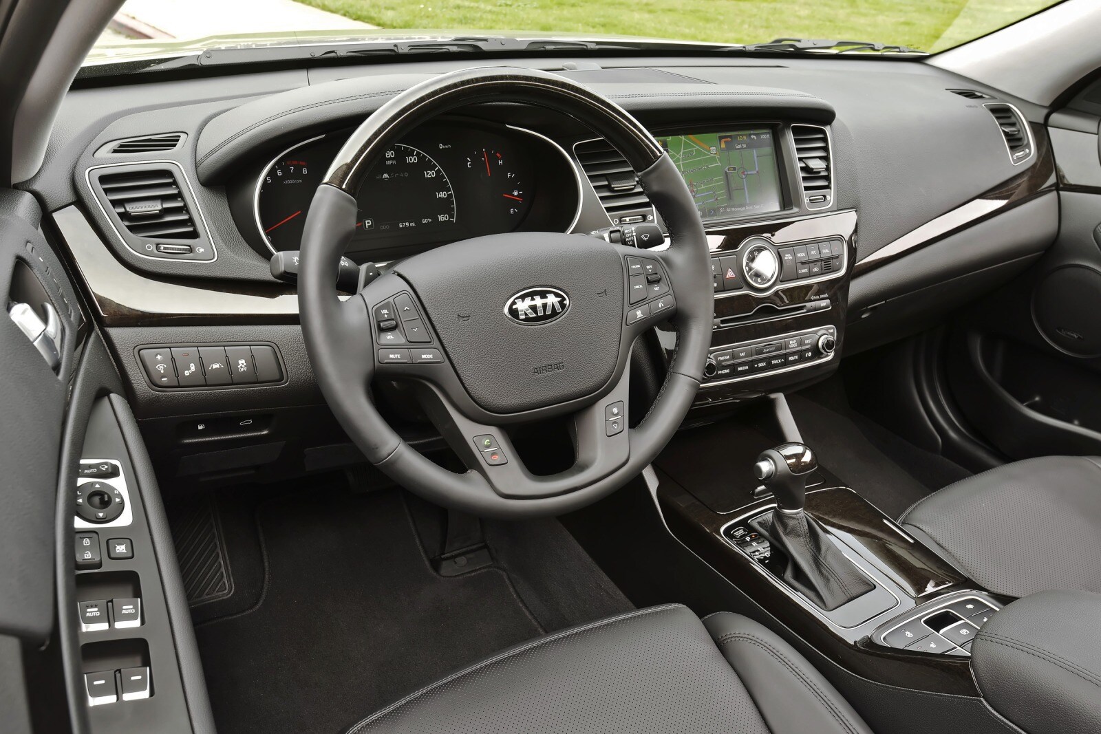 2015 Kia Cadenza interior D