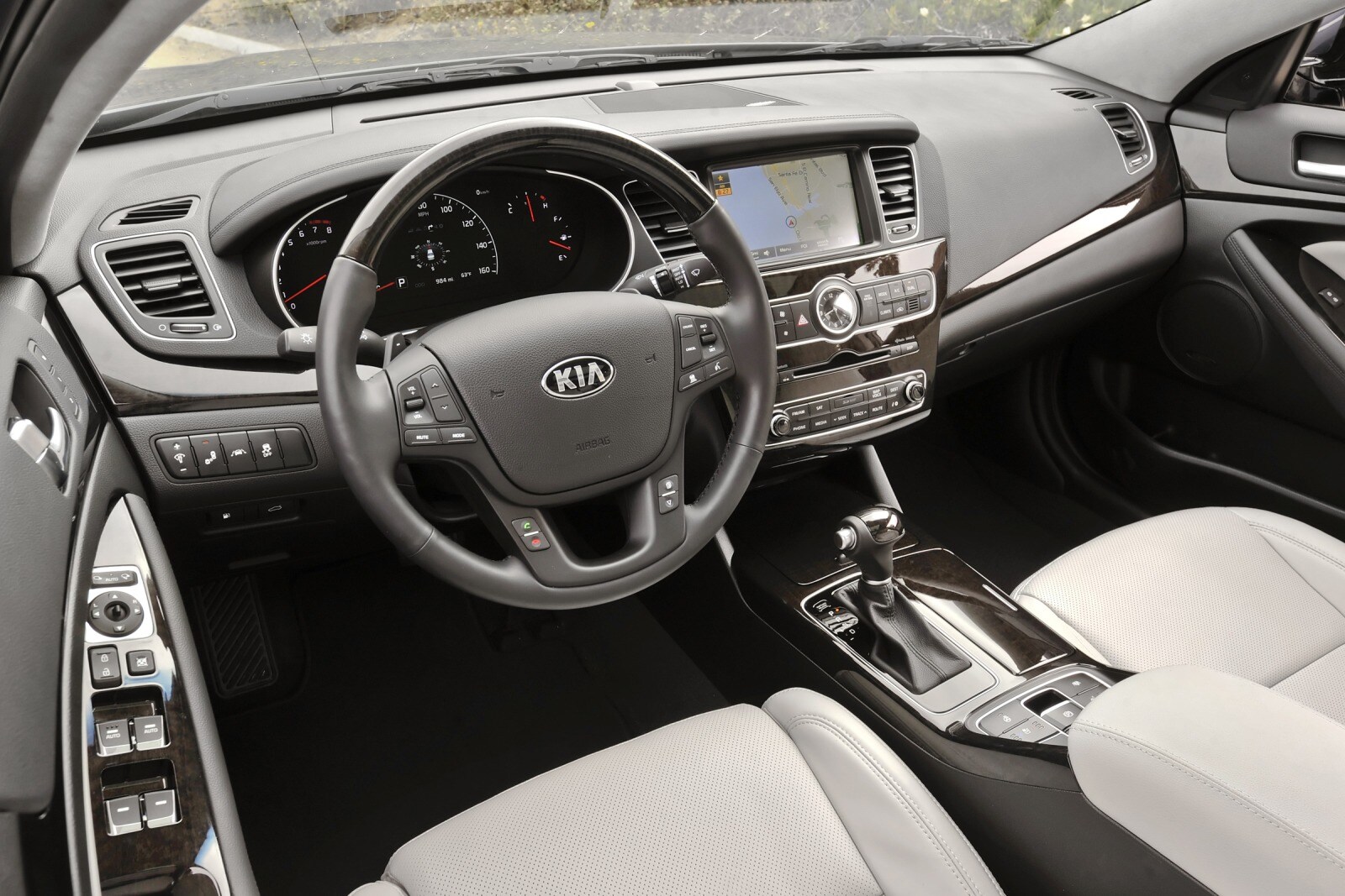 2016 Kia Cadenza interior D