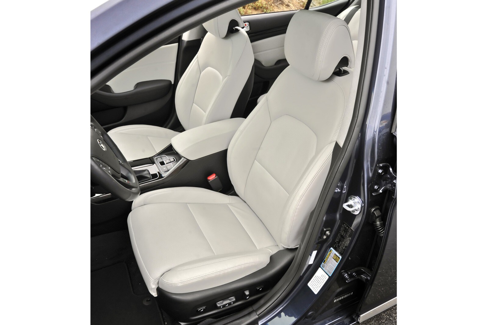 2016 Kia Cadenza interior I