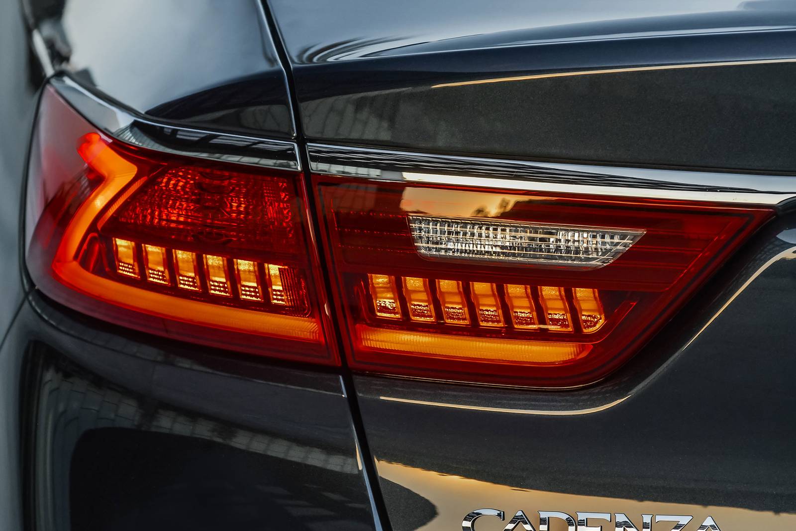 2017 Kia Cadenza front safety EDETAIL