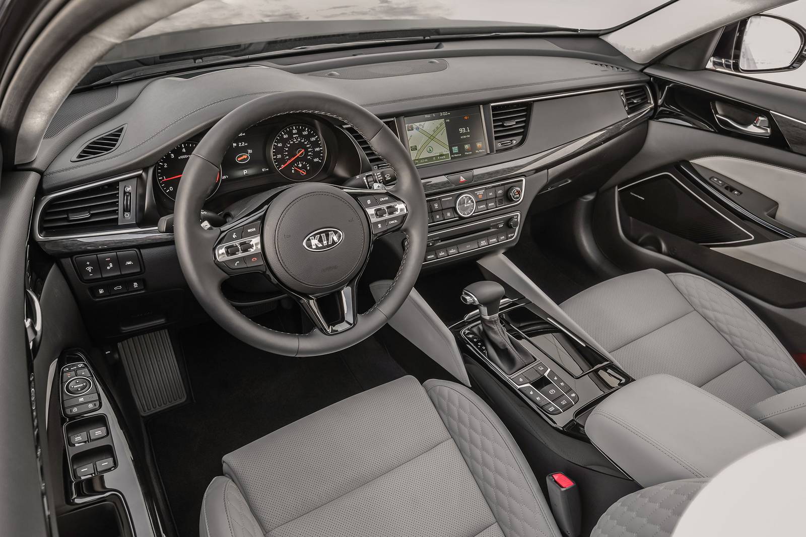 2017 Kia Cadenza interior I