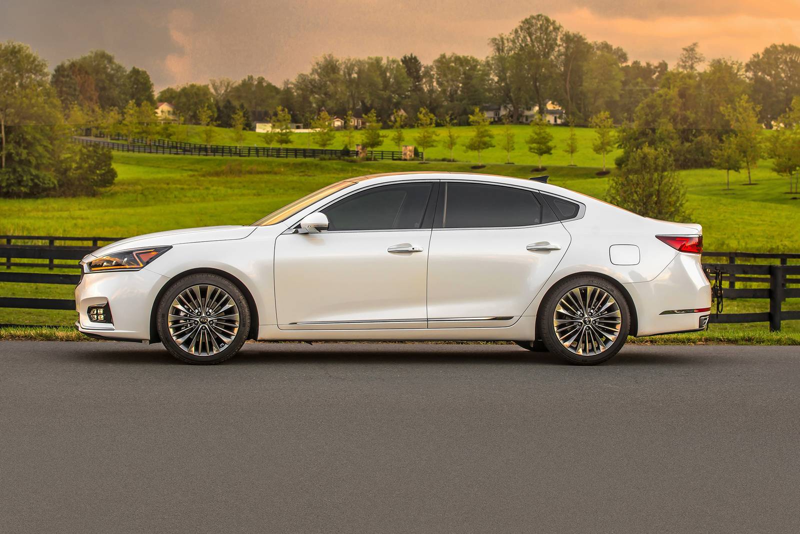 2017 Kia Cadenza performance