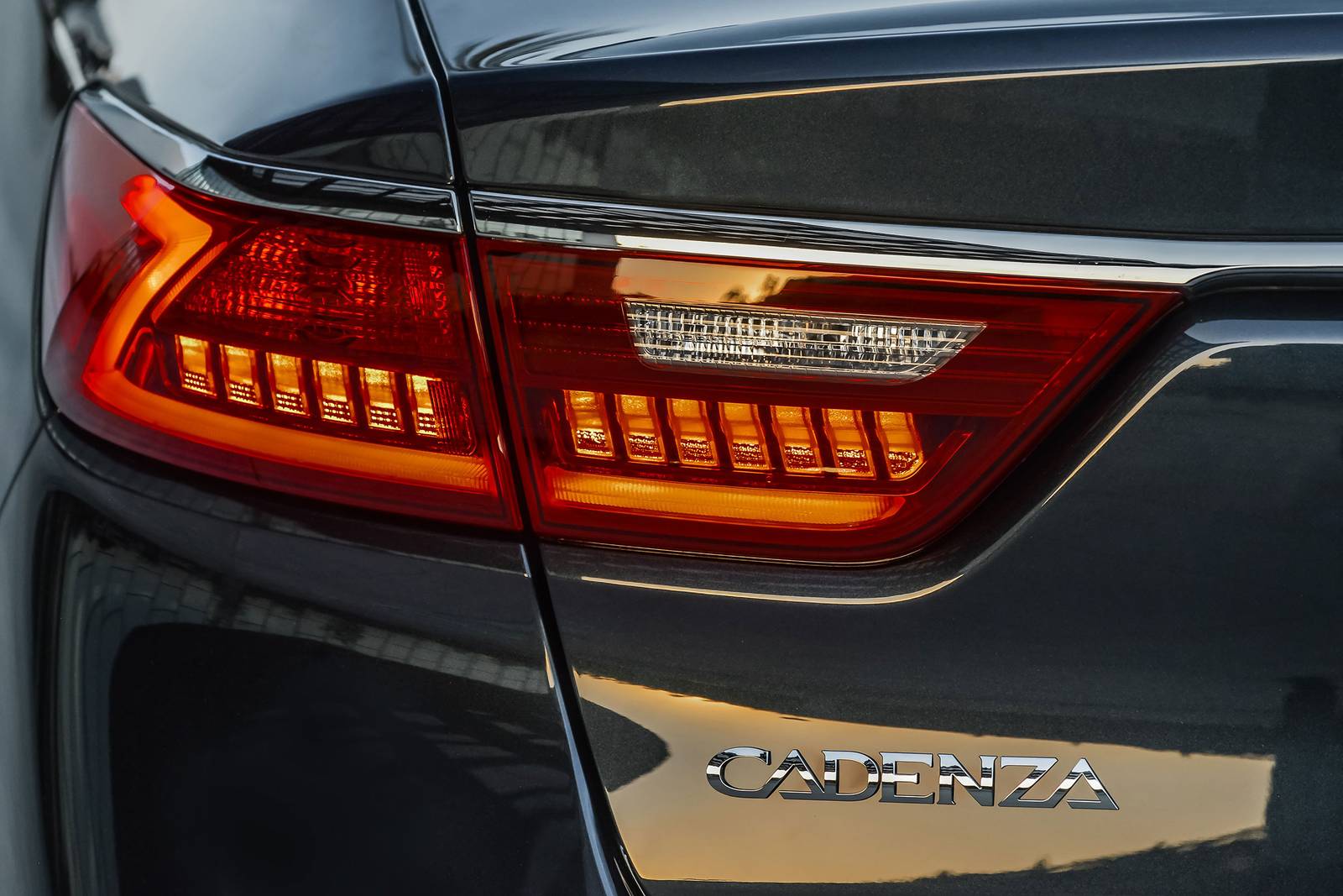 2017 Kia Cadenza exterior RBDG