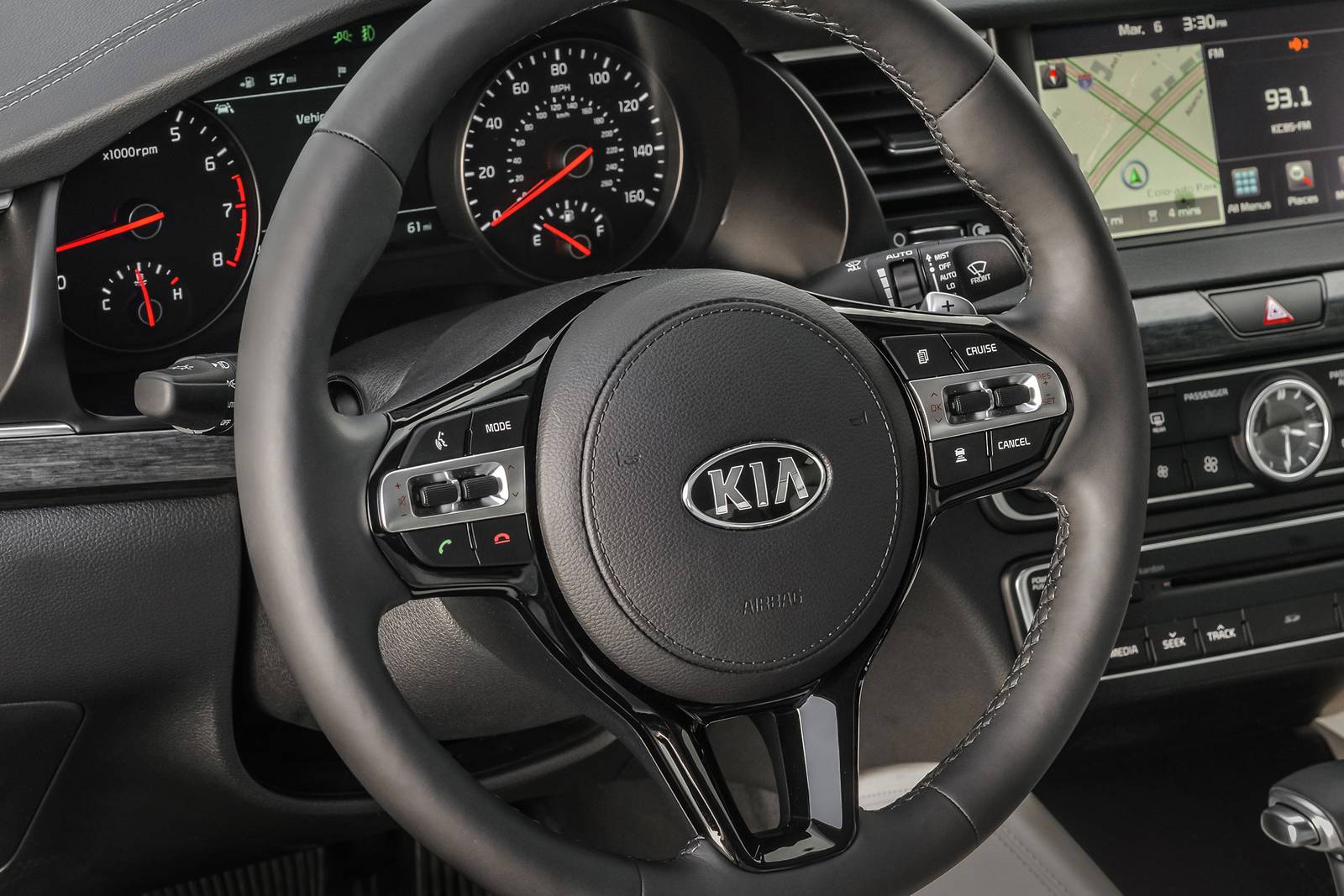 2017 Kia Cadenza interior SWD