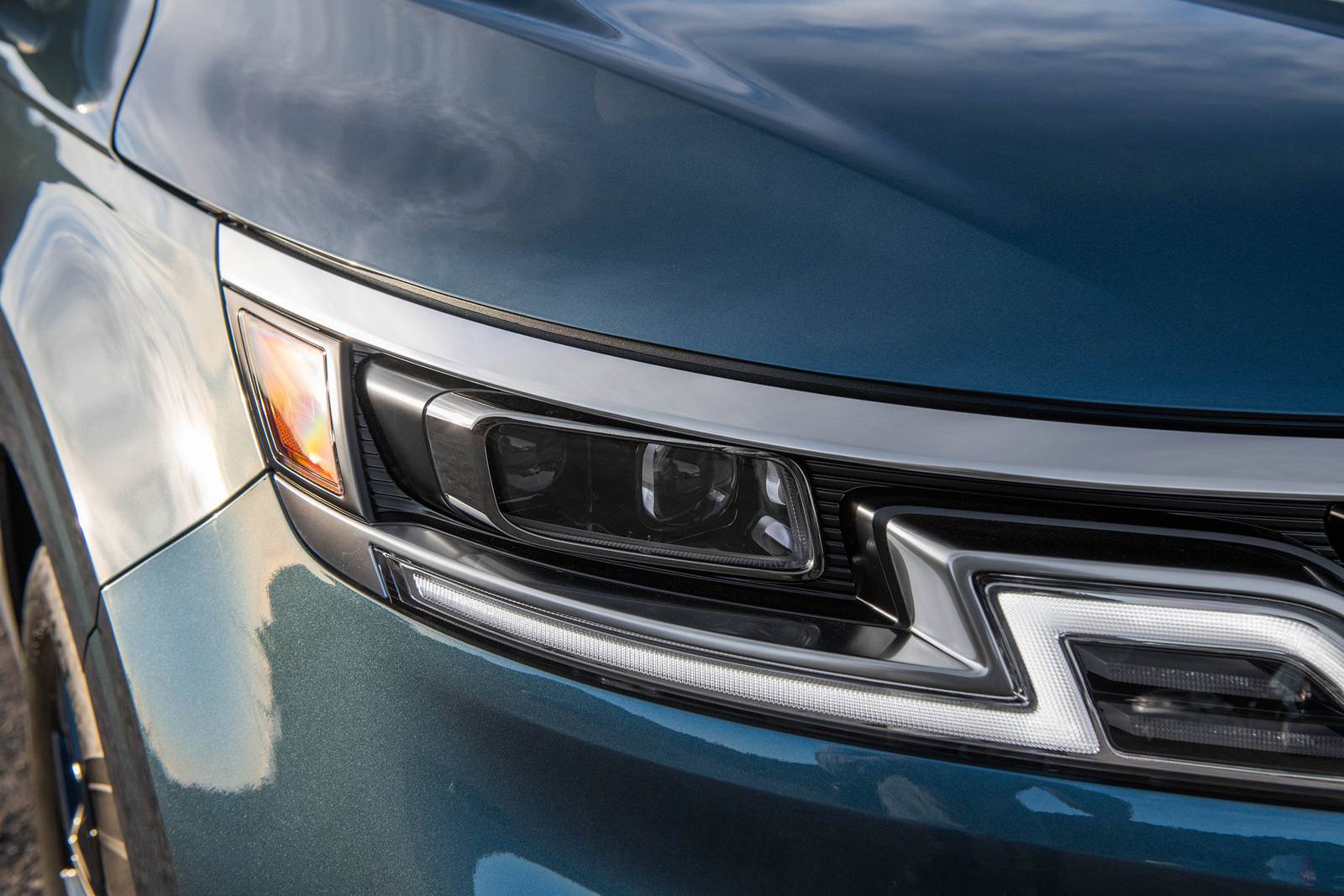 2022 Kia Carnival front safety EDETAIL