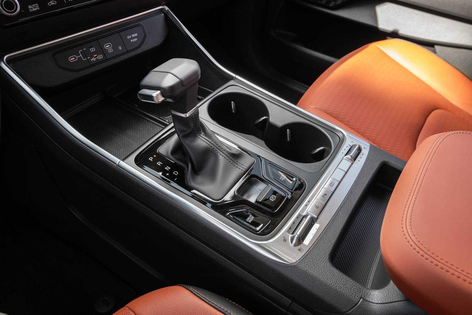 2025 Kia Carnival interior SHF